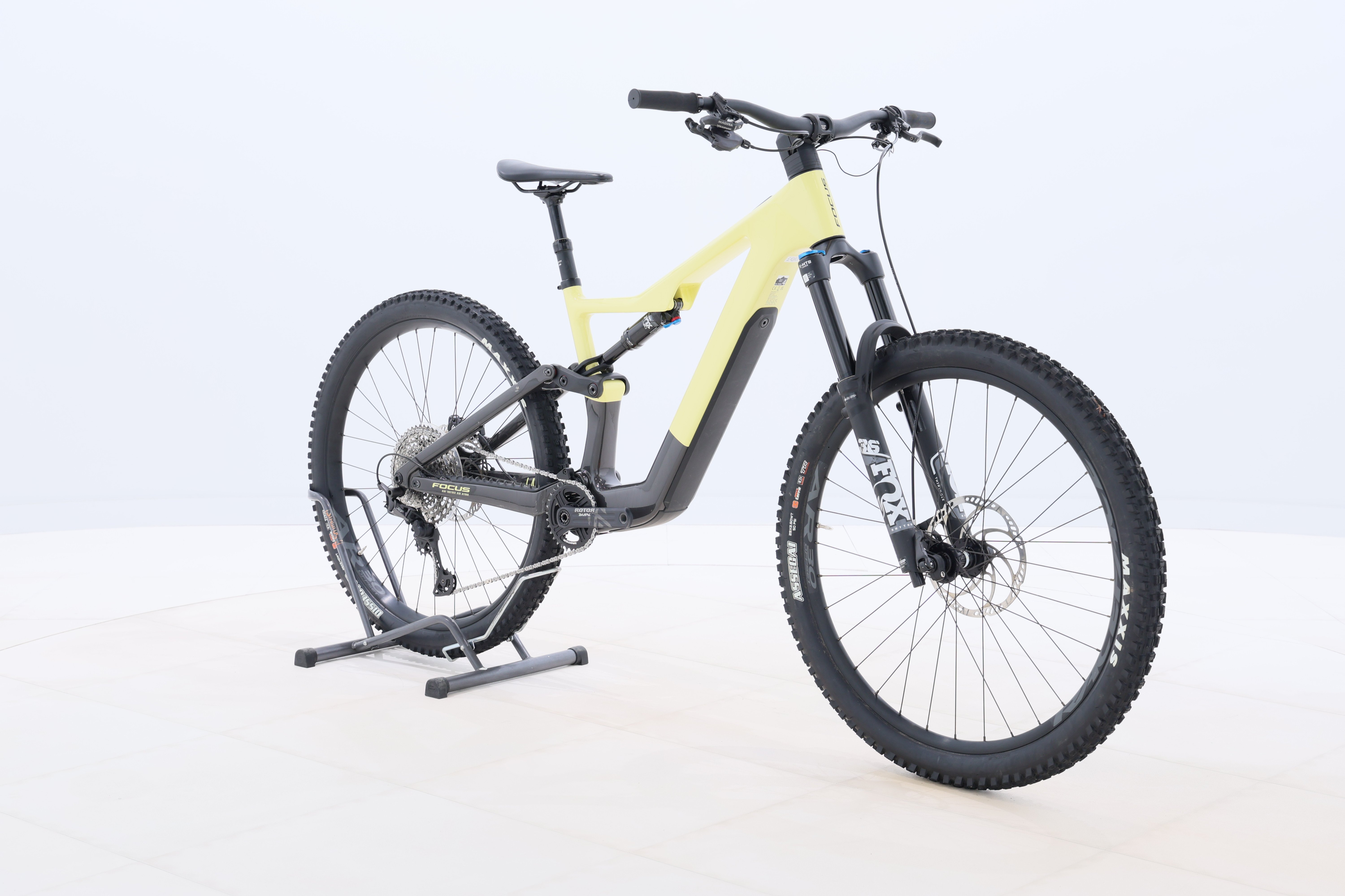 f30bf12c-67d2-42ae-8726-28364e2dd6d7