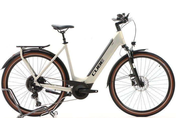Cube Touring Hybrid Pro 625 2023