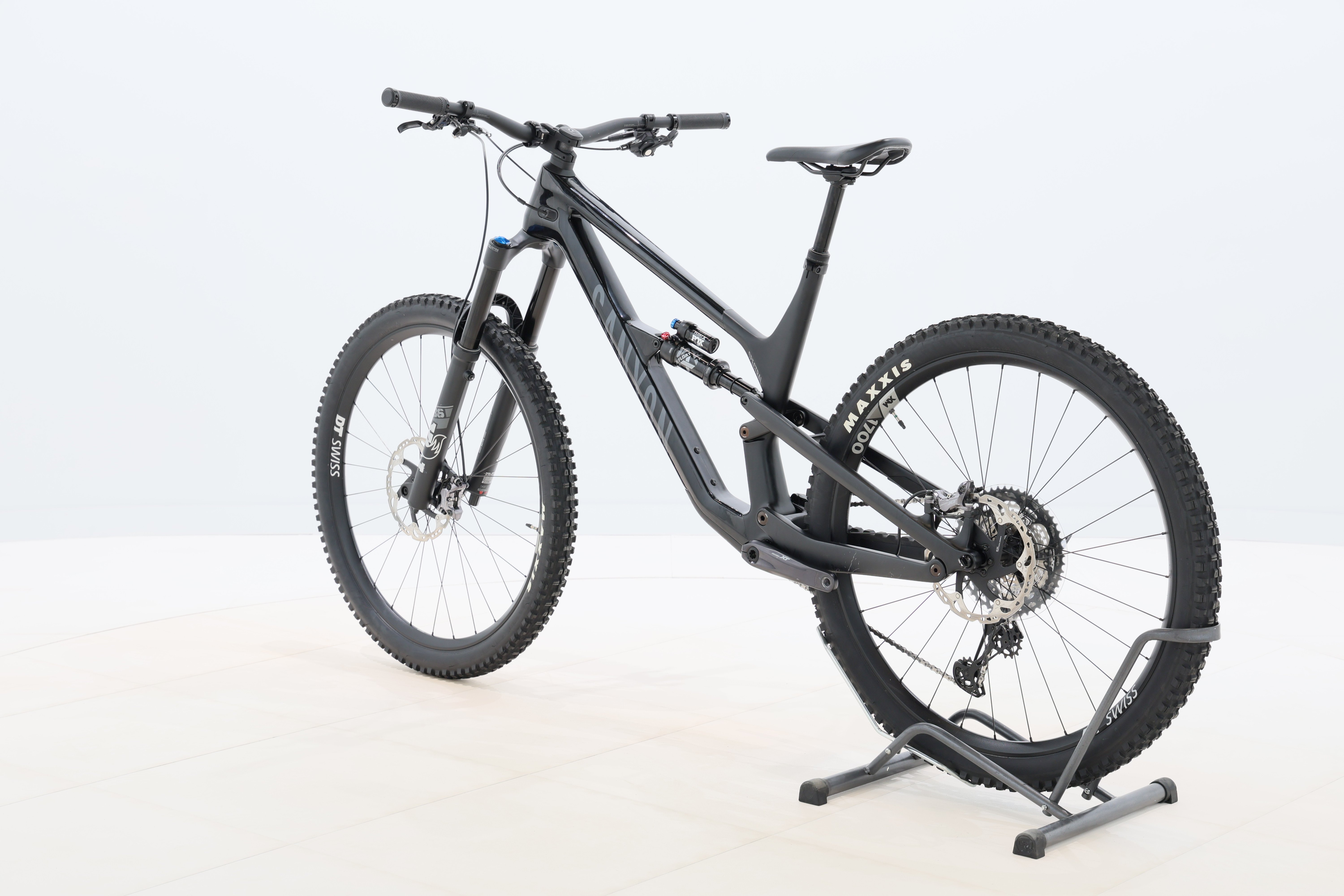 dc837dbe-c2b7-42fe-9c90-2b776f0f0a3f