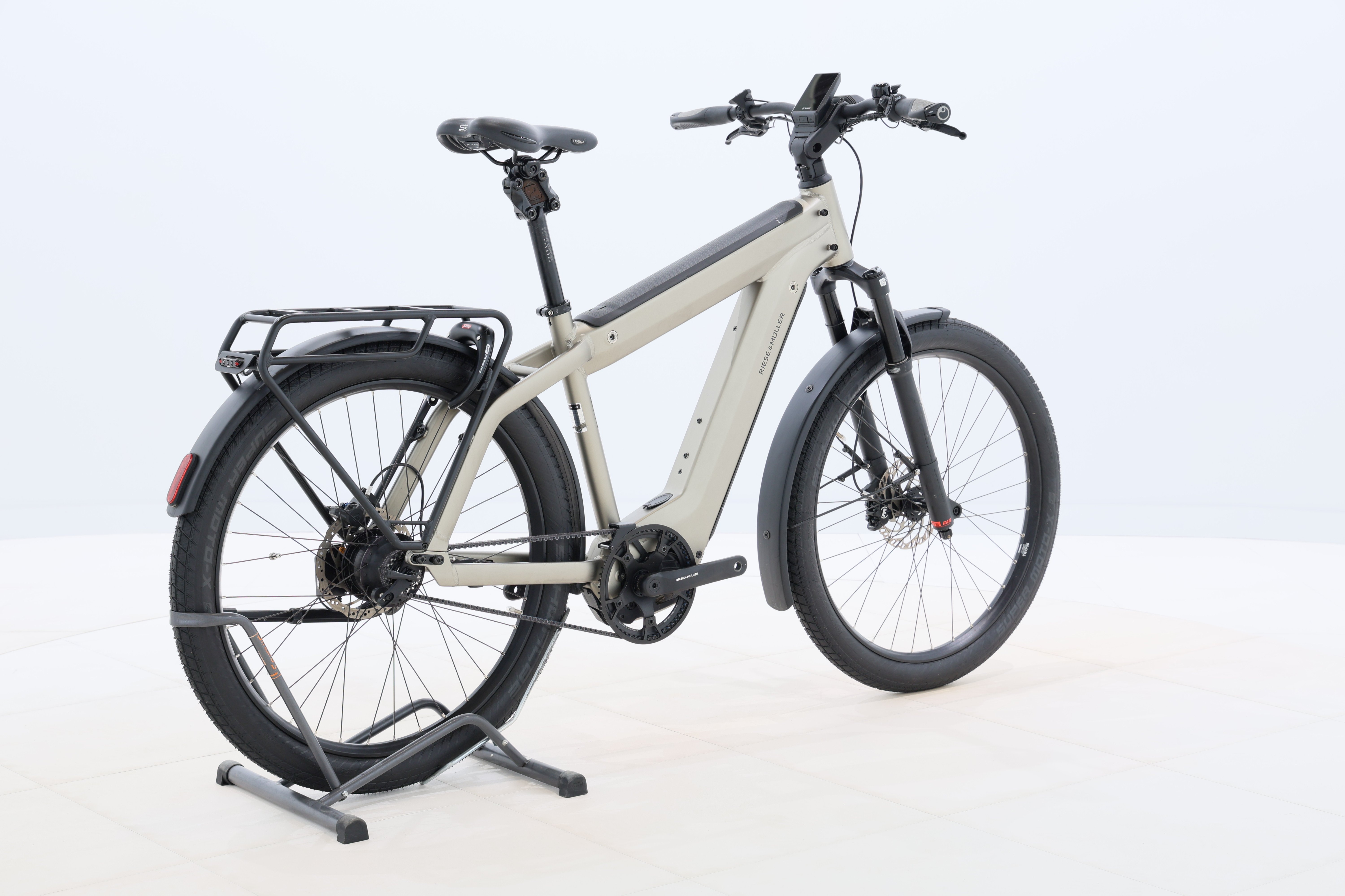 d9803130-b3d2-45bc-8898-5998f8775a8f