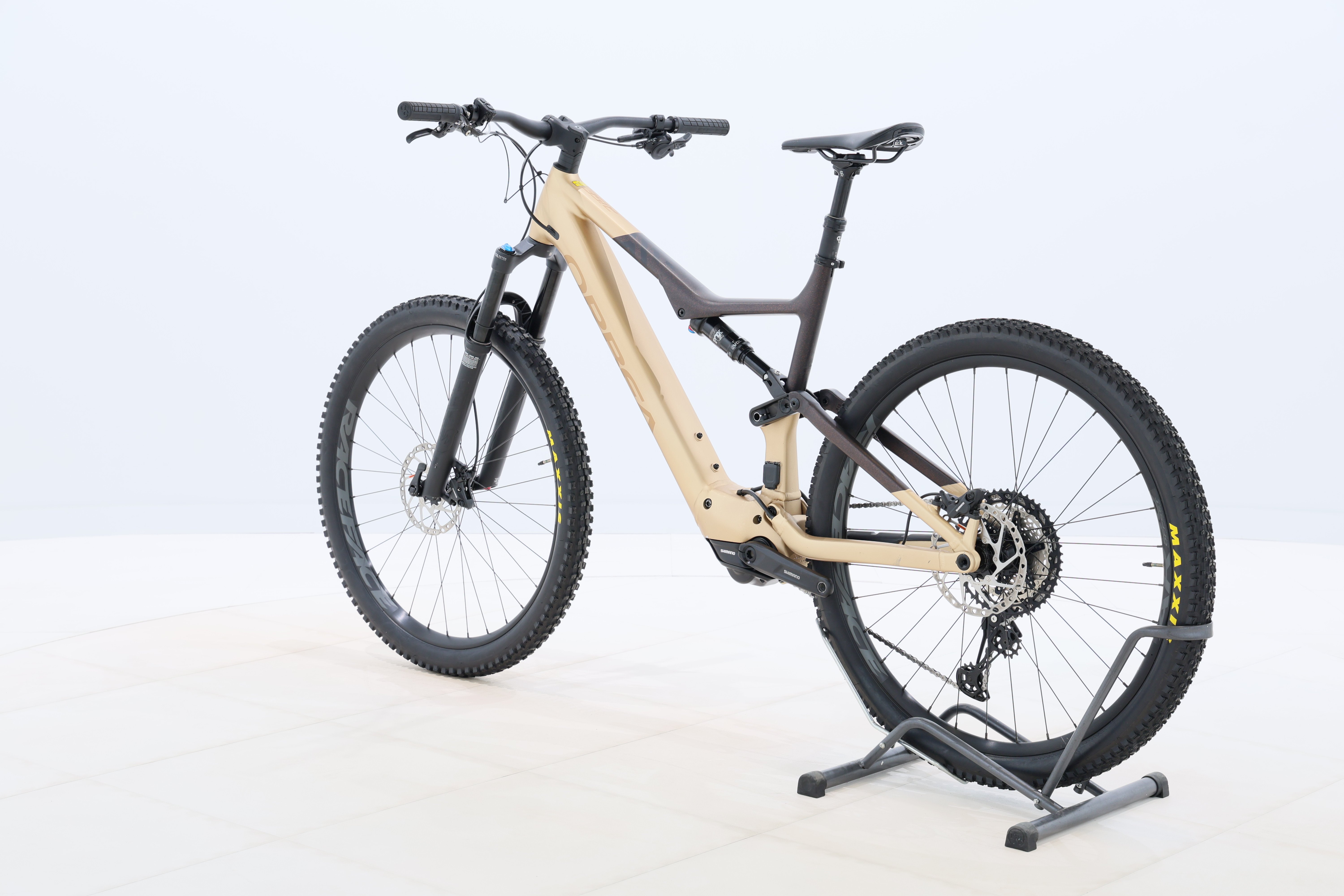 b451aa82-3fff-44ac-bbff-f220d6cde52c