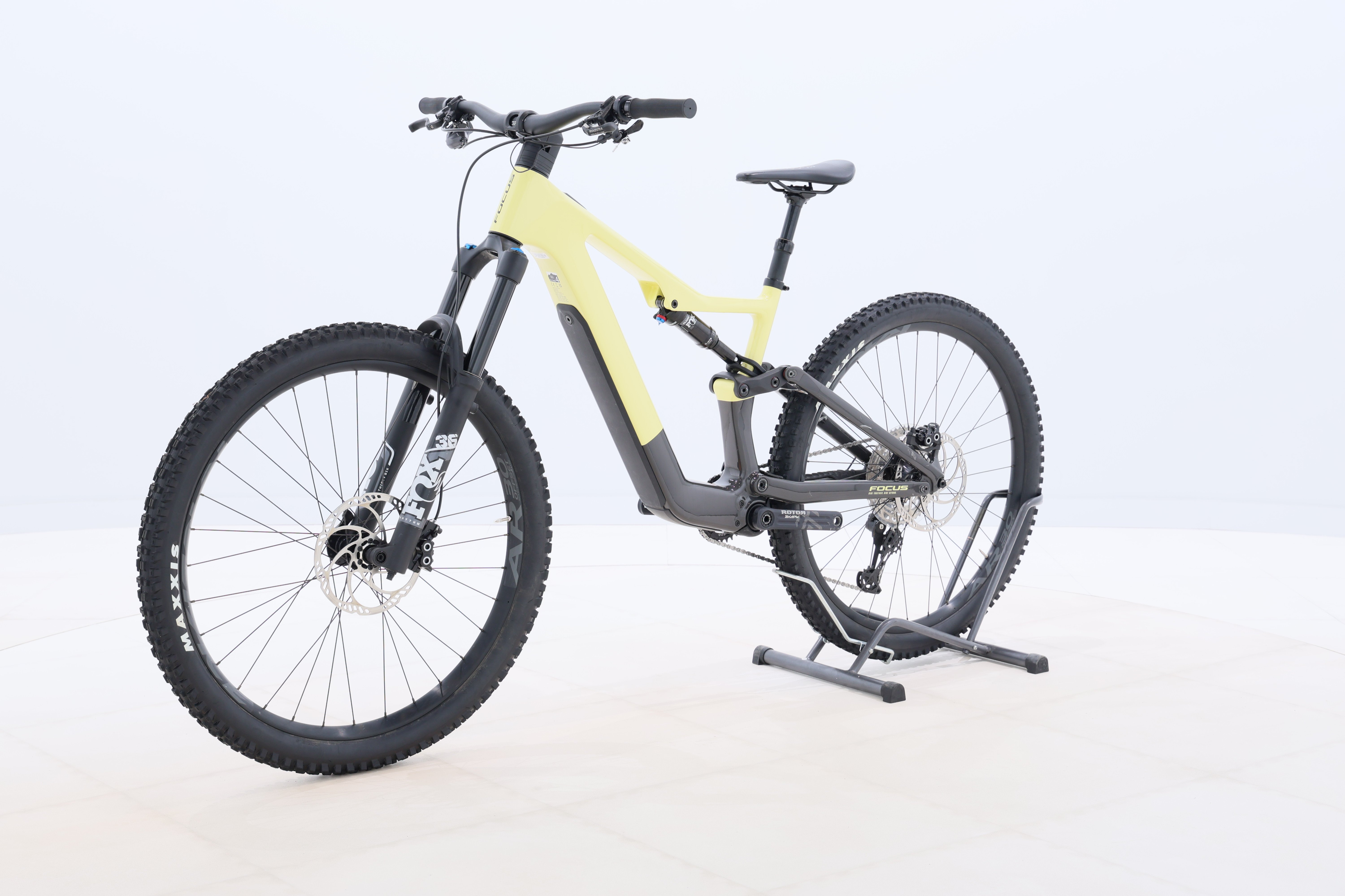 f30bf12c-67d2-42ae-8726-28364e2dd6d7