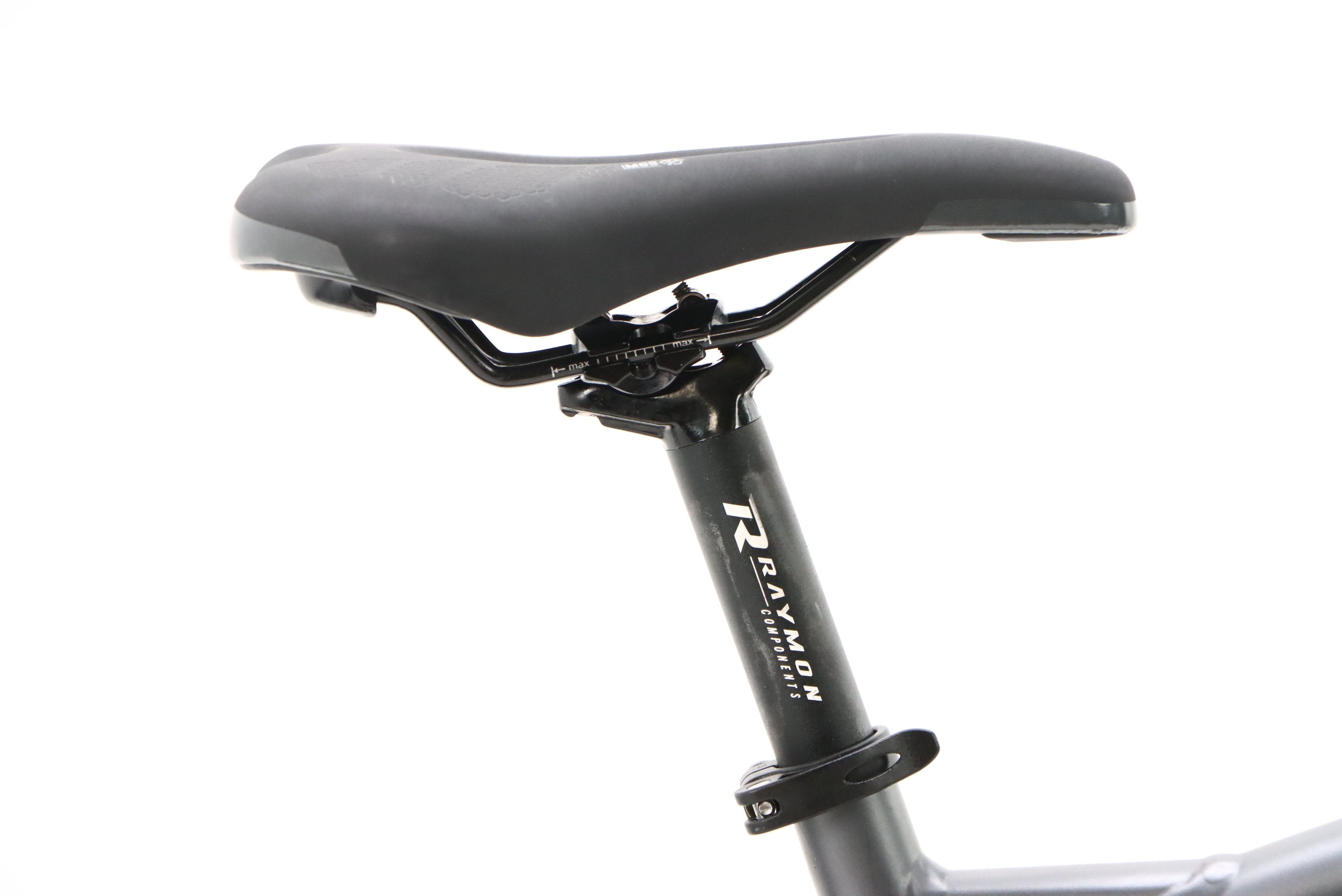 c7feb710-b7c8-4812-955b-041f5699ad42