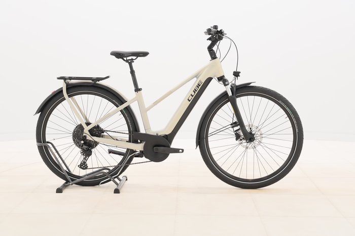 Cube Touring Hybrid Pro 625 2023