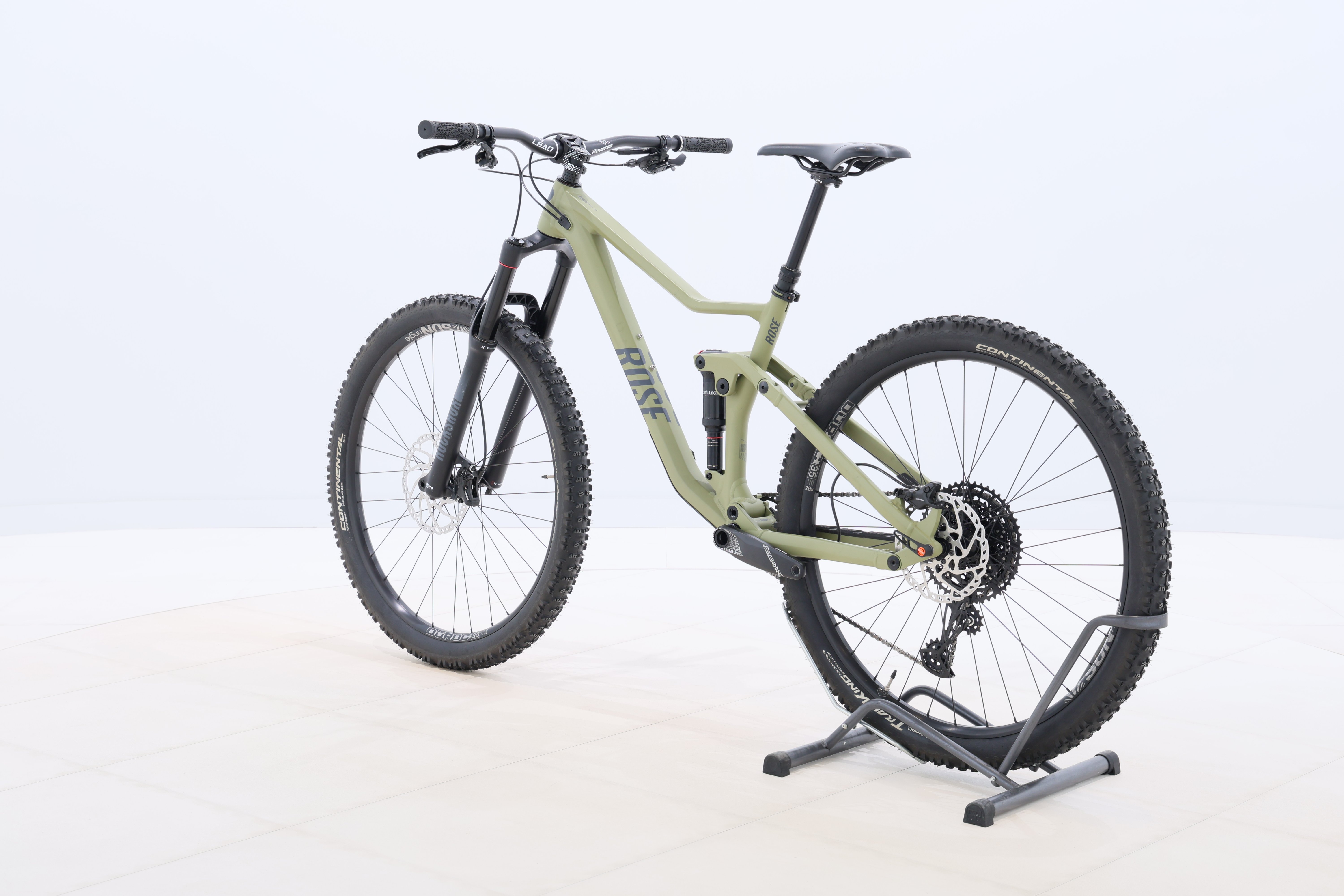 d7dc4db5-27b5-40b5-b3ab-7e254d2afbc1