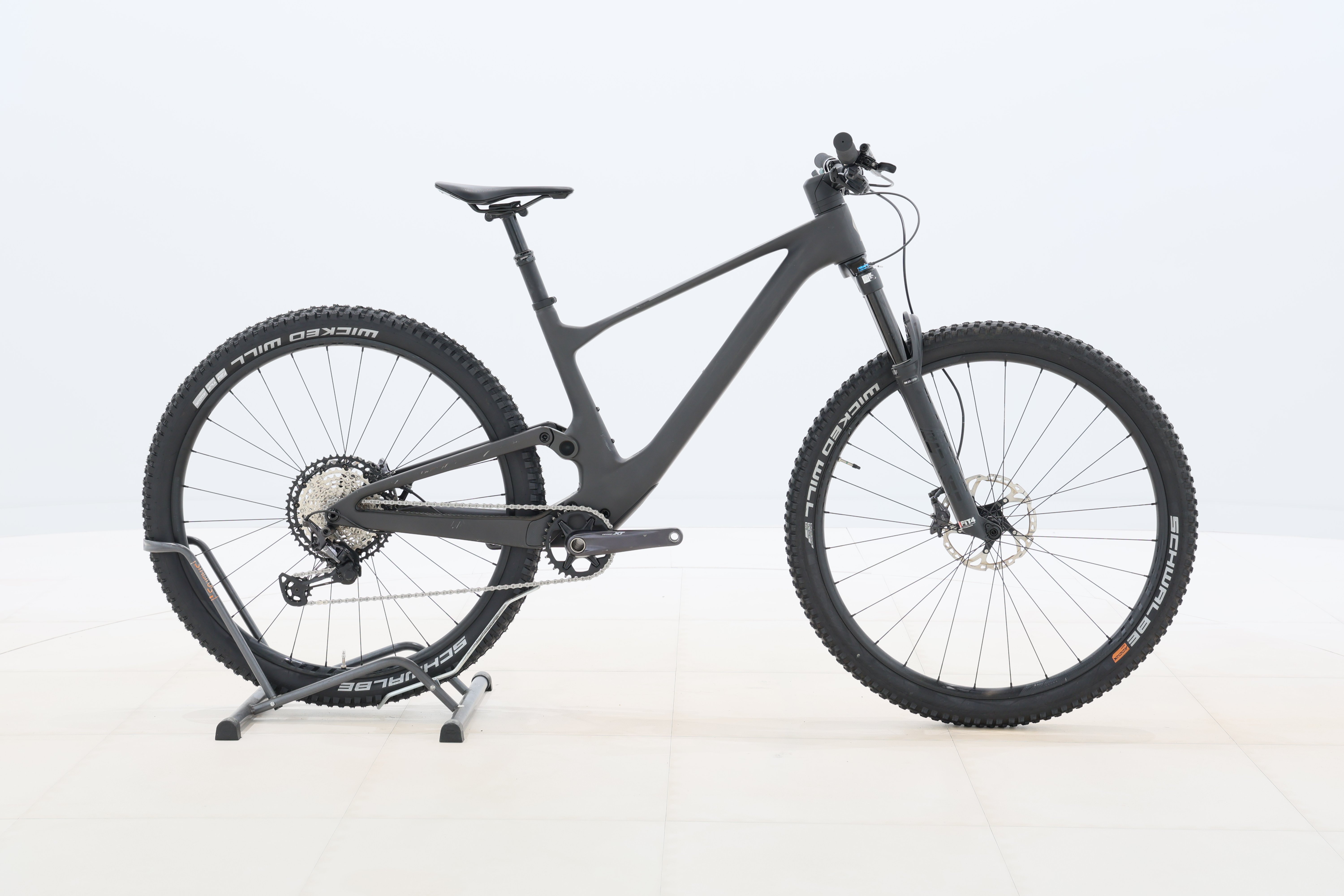 c035e1c7-5a40-4f8b-ac5f-83f23eaef570