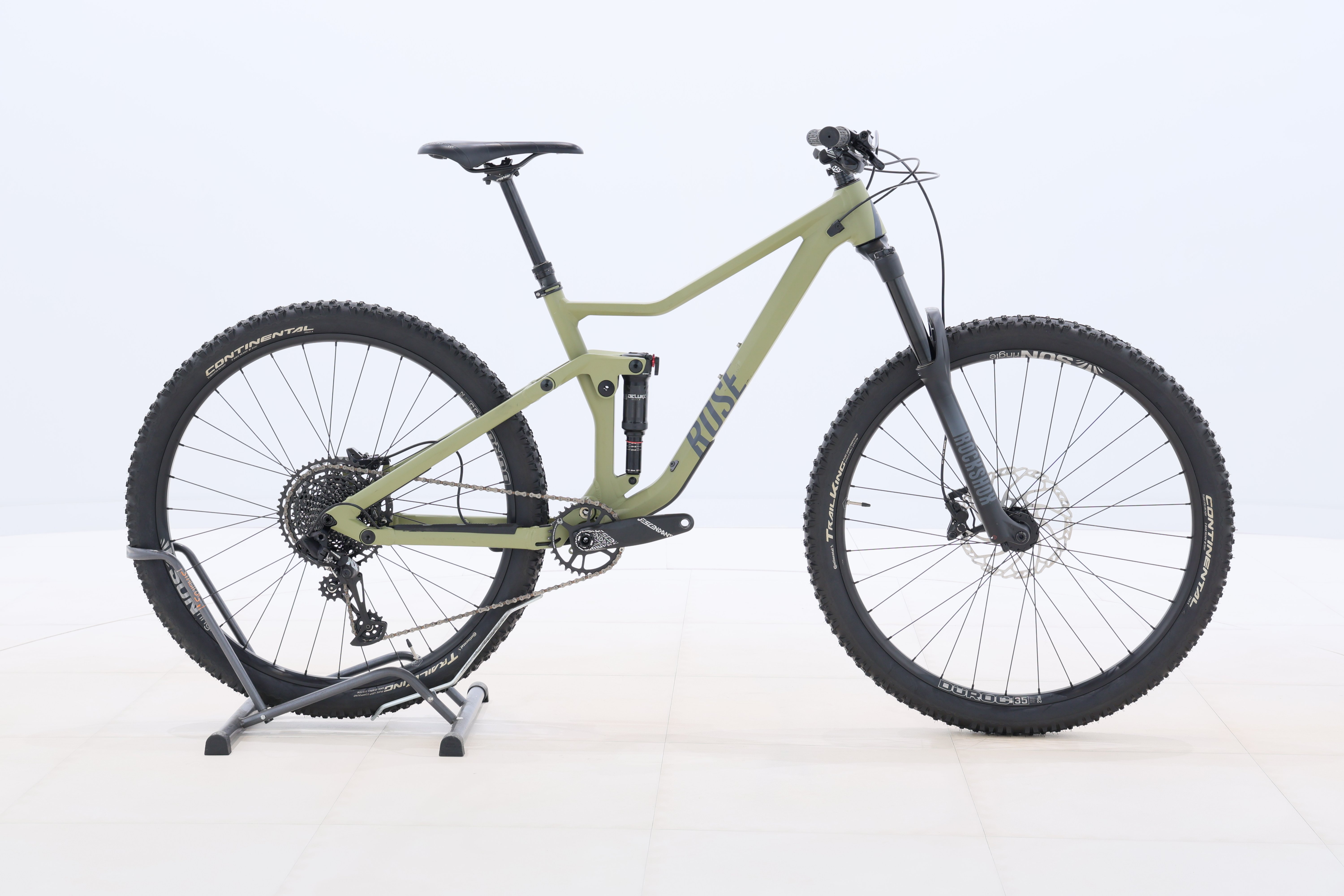 d7dc4db5-27b5-40b5-b3ab-7e254d2afbc1